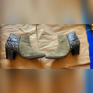 Vionic Naomi Women's Snake Skin Ankle Boots Green Suede Arch fit US Size 9.5